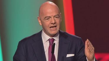 Gianni Infantino podczas losowania MŚ 2022