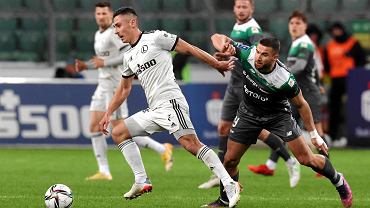 Legia Warszawa - Lechia Gdańsk. Z prawej Łukasz Zwoliński